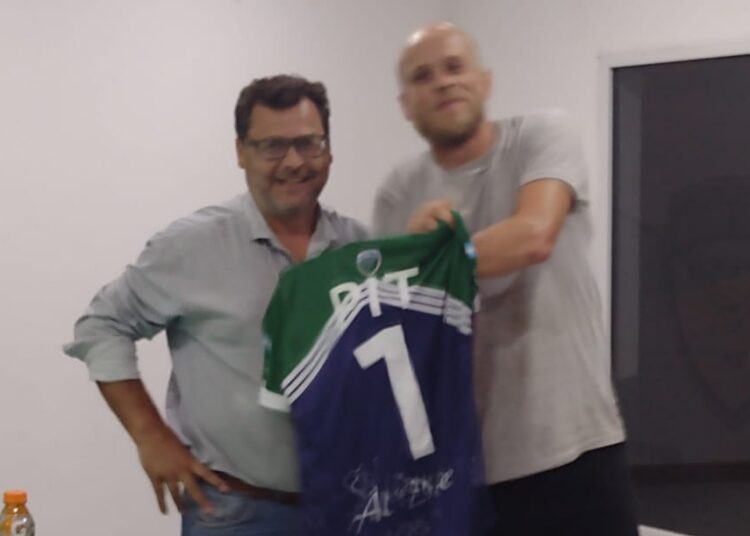 Villa del Parque homenajeó a Pedro «Pit» Millenaar