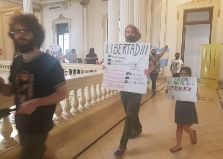 «La mayoría de los internados y fallecidos no tienen los esquemas completos de vacunación», alegó Guerra sobre la situación local