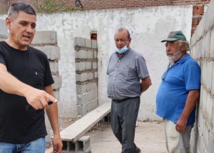 Sánchez visitó la bloquera y el futuro SUM del Barrio Ranchos