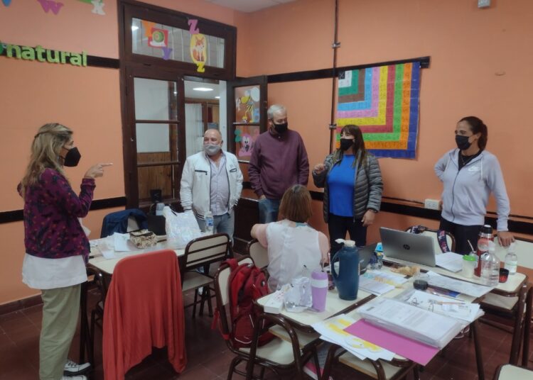 Funcionarios recorrieron Reta y dialogaron con referentes