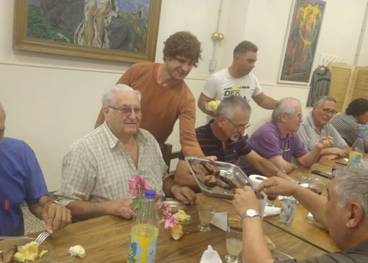 Sesenta jubilados de Empleados de Comercio compartieron una cena