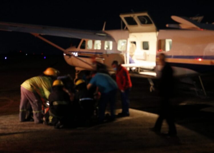 Trasladaron en avión sanitario a un paciente al Instituto del Quemado