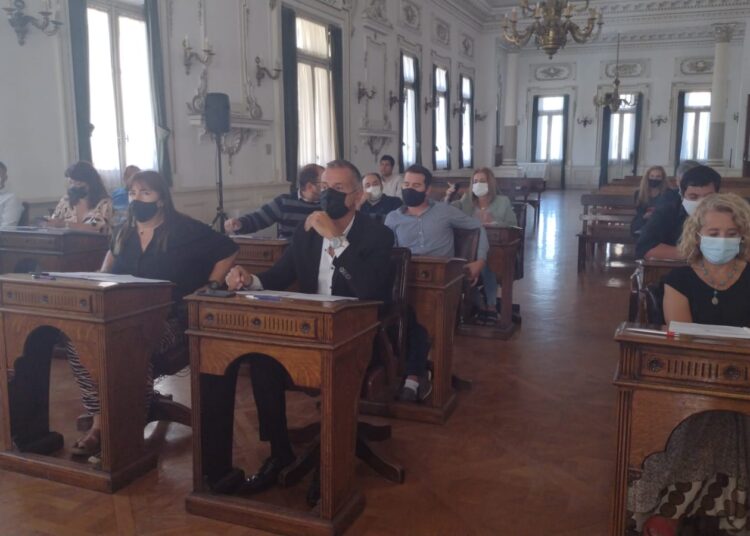 Con foco en las localidades, celebraron la primera sesión legislativa del año