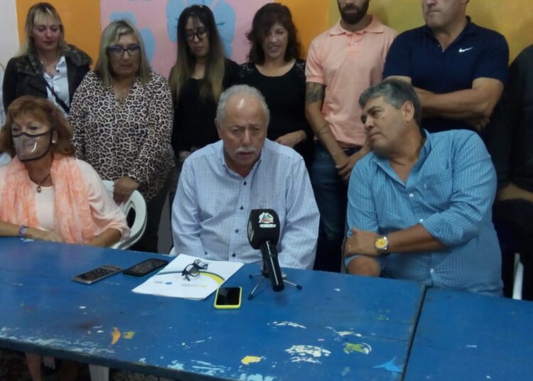 Moreno confirmó que mejorarán el camino sobre Almafuerte que conecta a la EATA y la Chacra de Barrow
