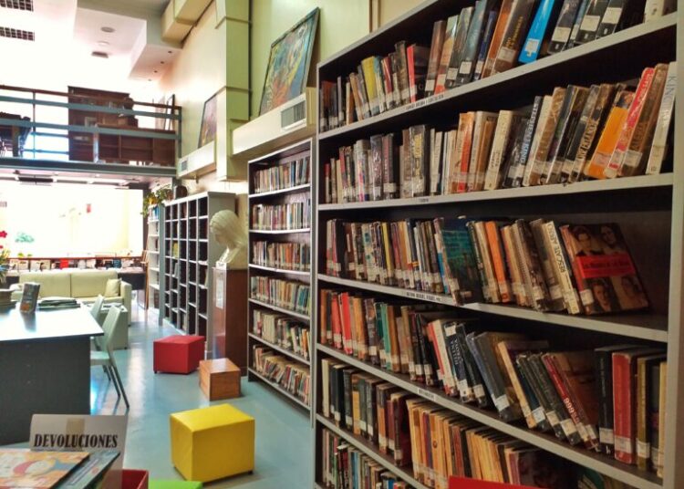 Con descuentos para afiliados mercantiles, inscriben para cursos y talleres en la Biblioteca Cacuri