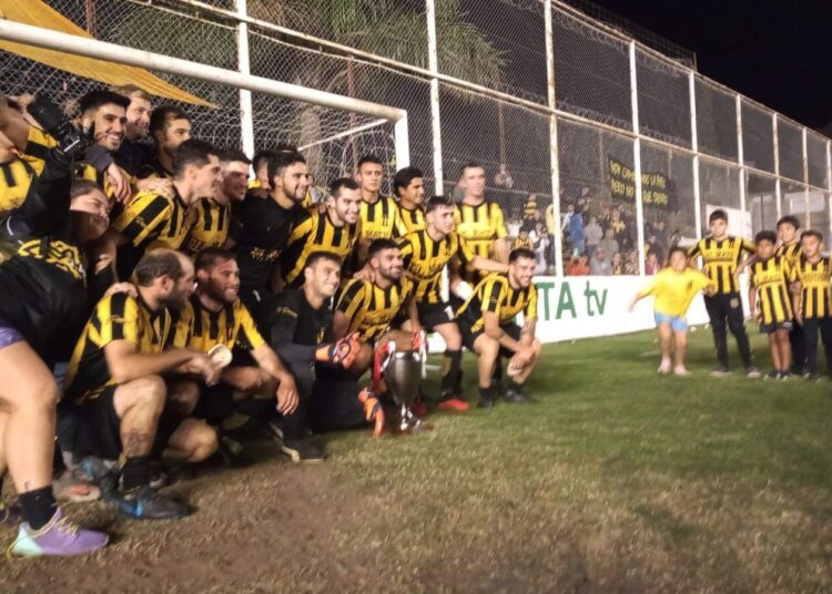Copa Aiello: El Nacional derrotó al campeón Alumni de Juárez y obtuvo su segundo trofeo