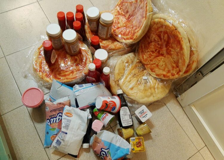 Por segunda vez en un mes, decomisaron alimentos vencidos de un mismo almacén y supermercado