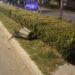 Venía rápido, arrancó una farola y destruyó su auto en Belgrano al 900