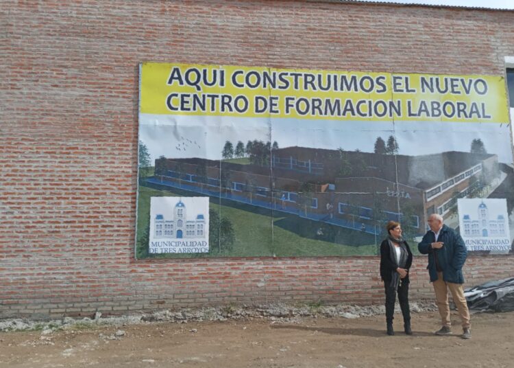 Previo a su inauguración, Cittadino y Fernández recorrieron la obra del Centro de Formación en el Polo Educativo