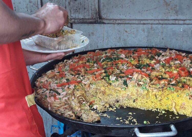 Un gran marco de público acompañó la Feria de Abril en Plaza España