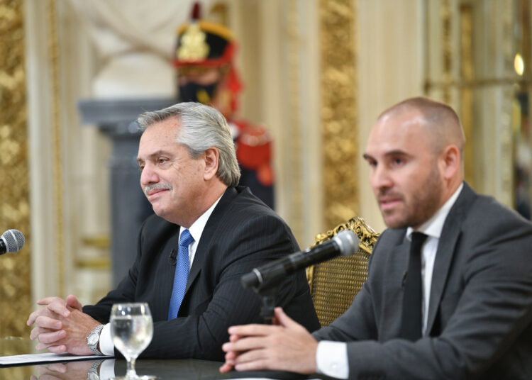 El Gobierno otorgará un bono para trabajadores informales y de casas particulares, monotributistas, jubilados y pensionados