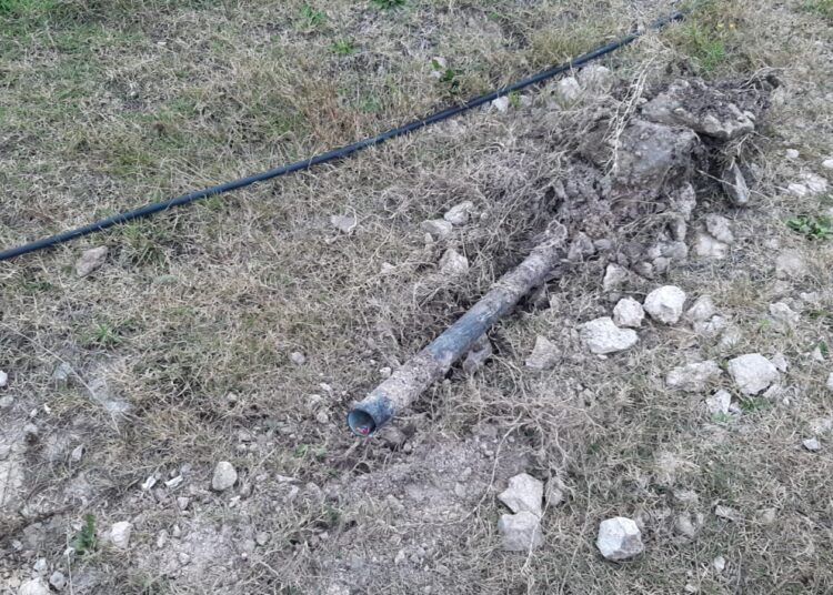 Vandalizaron el predio del Club Cazadores y robaron el tendido eléctrico de las canchas
