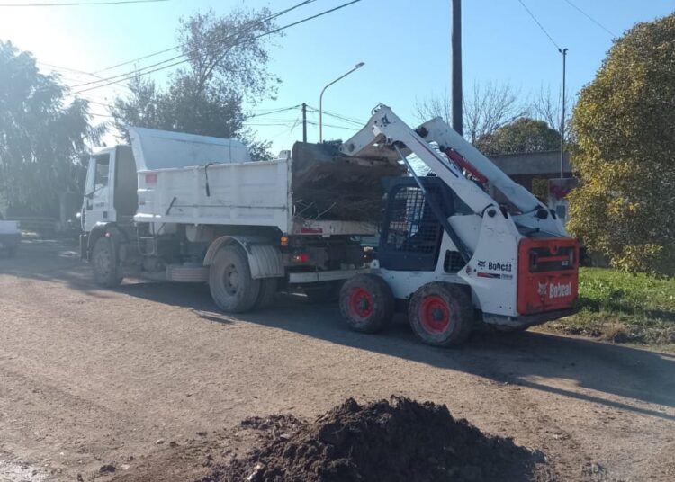 Limpiaron calles del barrio Solidaridad tras las lluvias