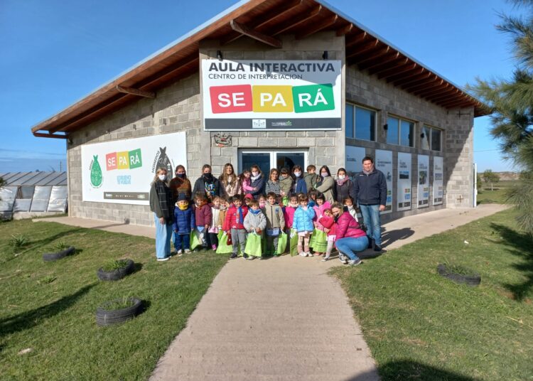 Alumnos del Jardín N° 913 visitaron la Planta de Separación de Residuos