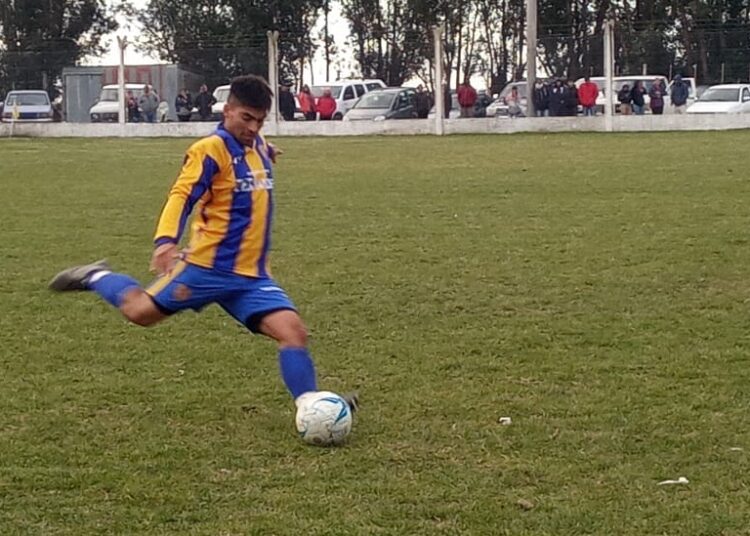 Nadie se arrimó a El Nacional, que sigue líder aún sin jugar: los tres escoltas sumaron dos derrotas y un empate