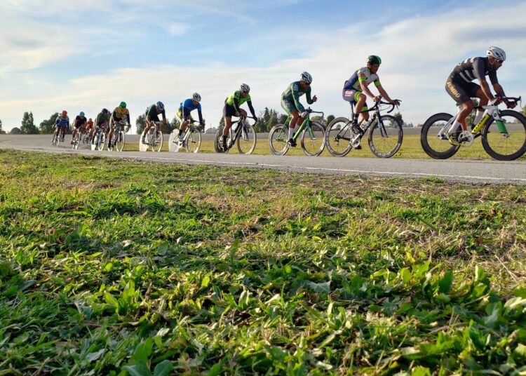 Intensa actividad de ciclistas tresarroyenses en Bahía Blanca y Benito Juárez