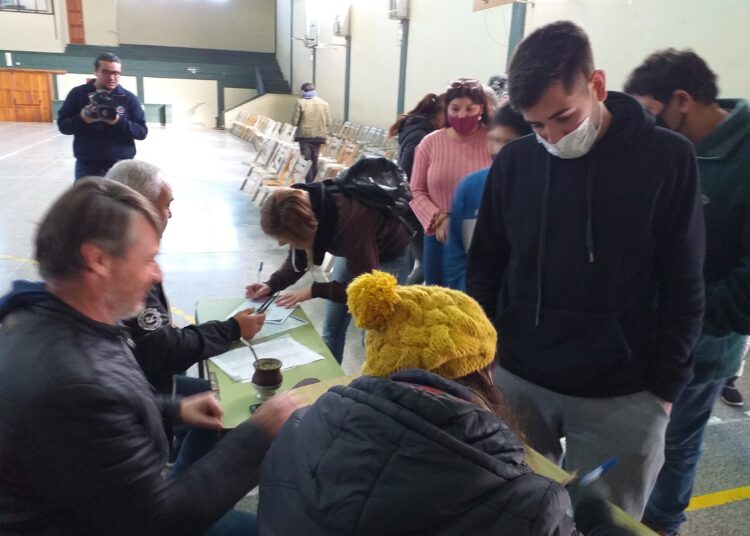 Entregaron tablets del programa «Conectando con Vos» en el SUM de la Técnica