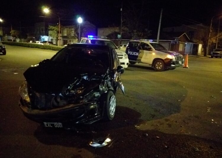 Heridos y daños tras cruento choque en Larrea y Rivadavia