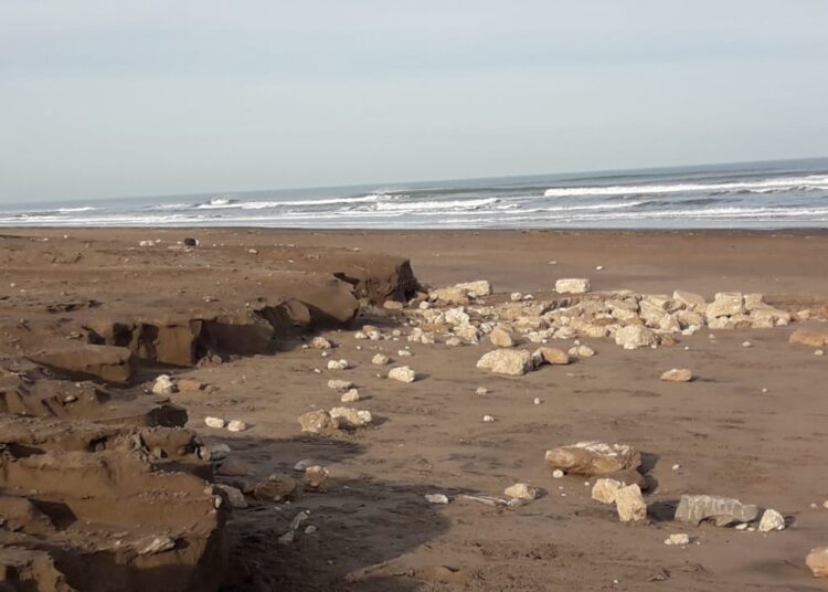 Claromecó: la desembocadura del arroyo, visiblemente afectada tras la sudestada