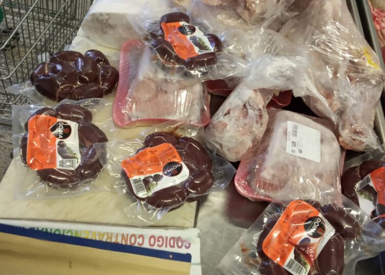 Secuestraron alimentos vencidos de un supermercado céntrico