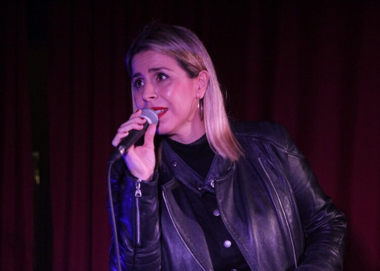 Paula Hiriart presentó su música en La Estación