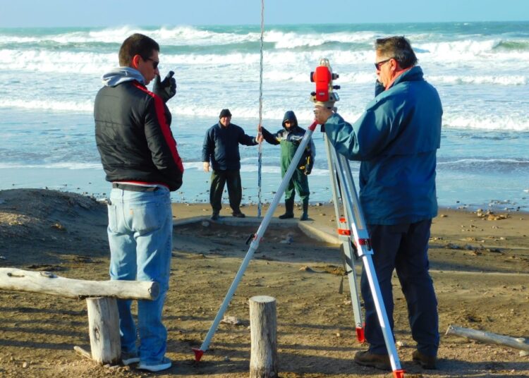 Realizaron mediciones y análisis de la costa en Orense y Reta