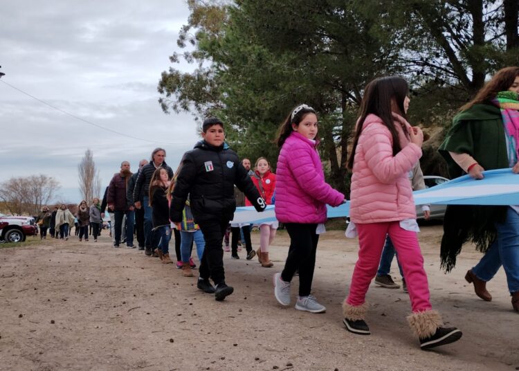 Celebraron el Día de la Bandera en las barrancas del Río Quequén