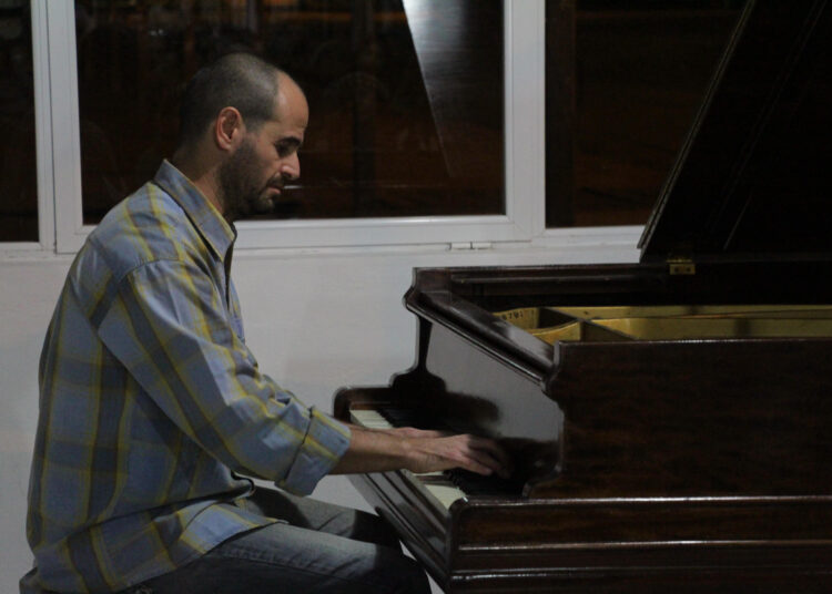 Walter Mack se presentó en La Estación con solos de piano