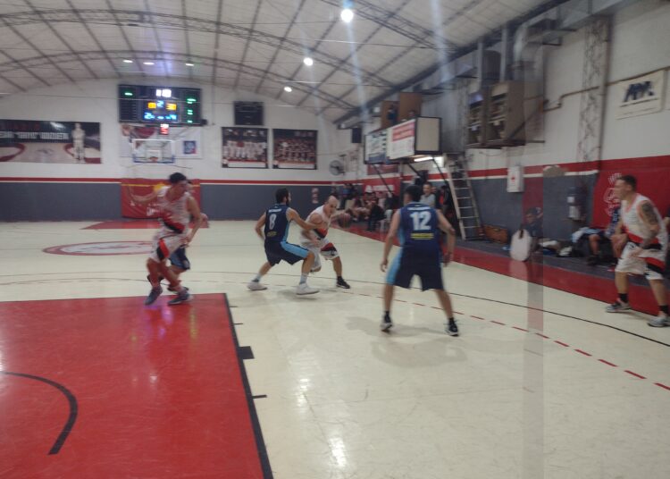 Quilmes y Club de Pelota siguen a paso firme