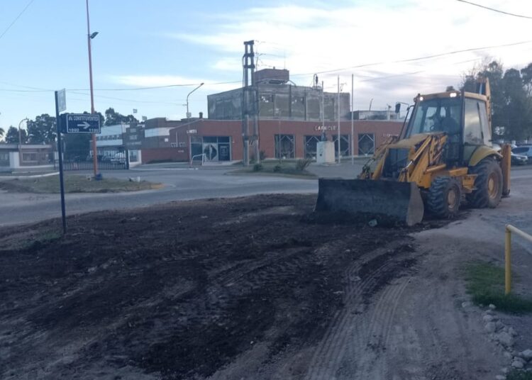 Acondicionan la rotonda de 228 y Constituyentes y piden precaución al circular