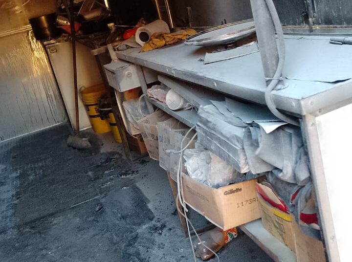 Incendio de un foodtruck en ruta 3: «quedó inutilizado, encontramos bidones de nafta y se dice que es intencional», lamentó su dueño