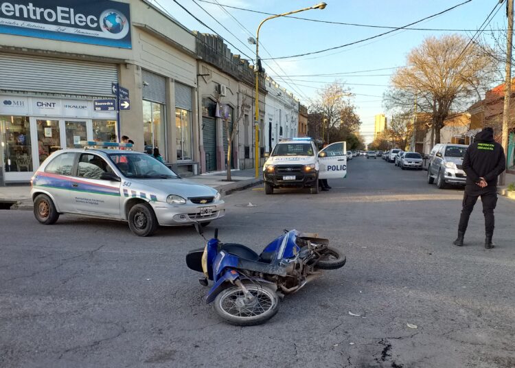 Motociclista al Hospital tras choque en una esquina con lomo de burro