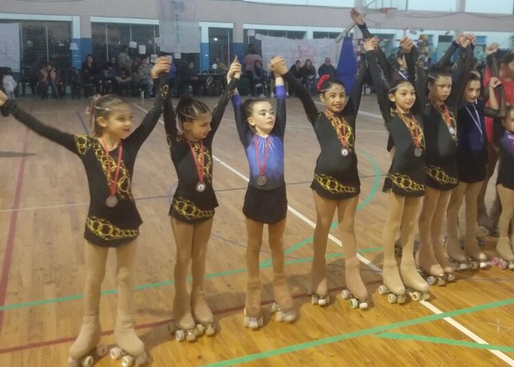 Patinadoras del club Olimpo patinan en la Feliz