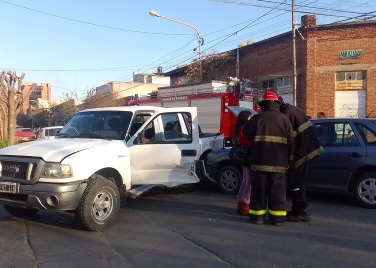 Accidente en Reconquista y Alsina: debieron rescatar a una conductora