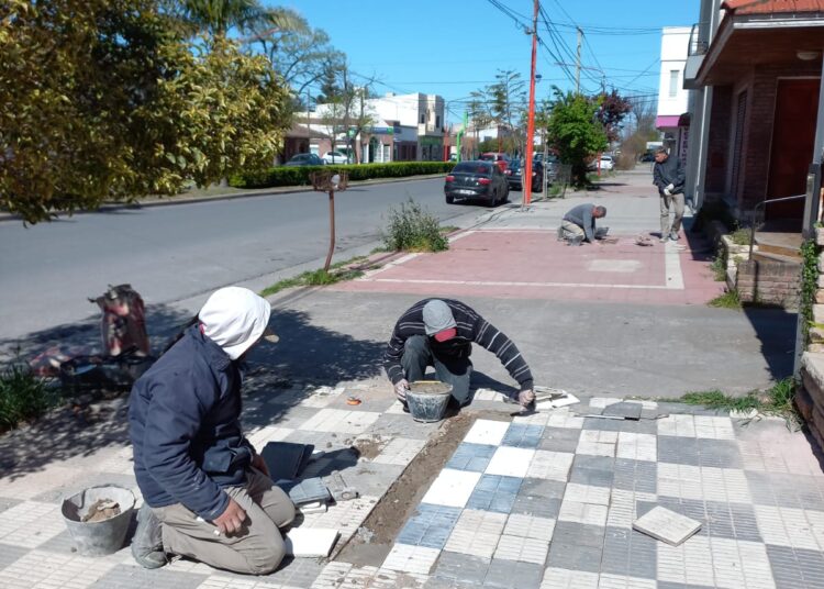 Arreglan veredas tras trabajos de Obras Sanitarias