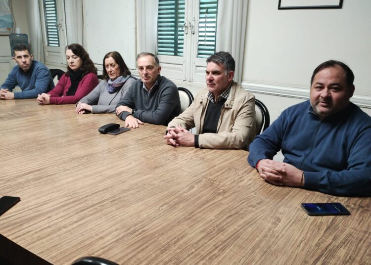 Con el mismo tono que el intendente, el peronismo repudió el atentado a CFK y criticó, sin mencionarlos, a referentes del oficialismo y Juntos