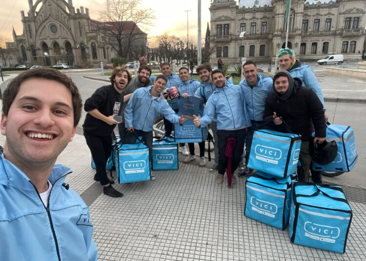 VICI app se expande en la ciudad y ofrece nuevo servicio de comida a domicilio