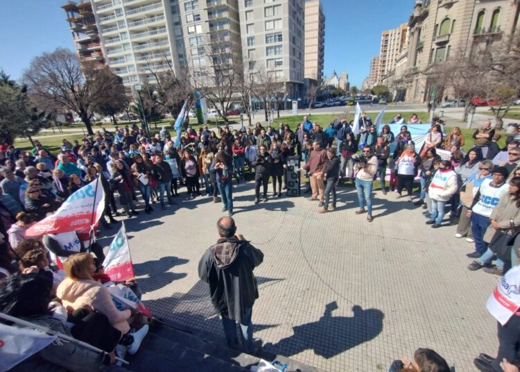 Marcharon en Plaza San Martín en repudio al intento de magnicidio contra CFK