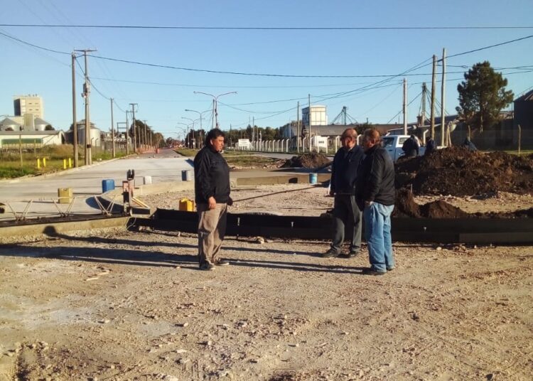 Sánchez recorrió el nuevo acceso al Parque Industrial sobre Ameghino