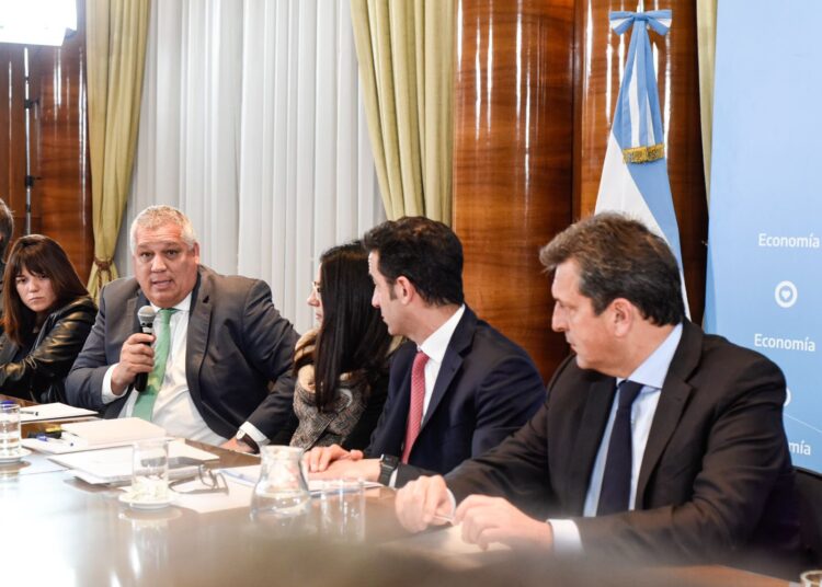 Hubo acuerdo para mantener los precios de ropa hasta el 1° de diciembre