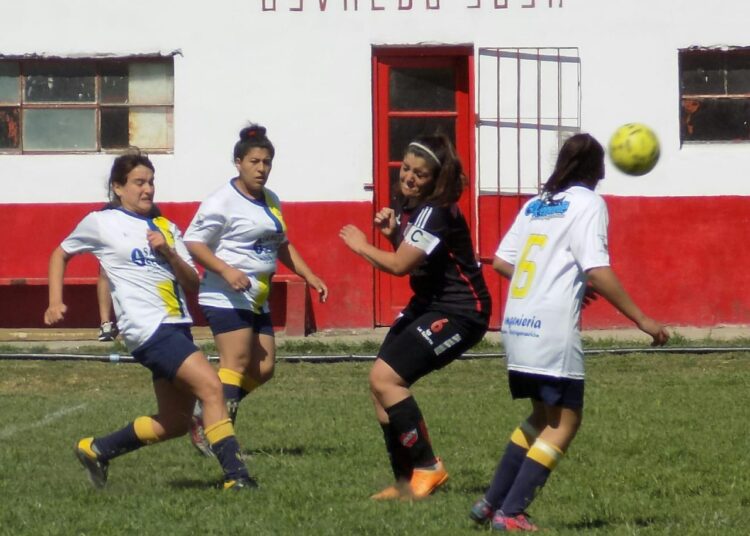 Femenino: Colegiales goleó a Barra y trepó a la cima del Oficial