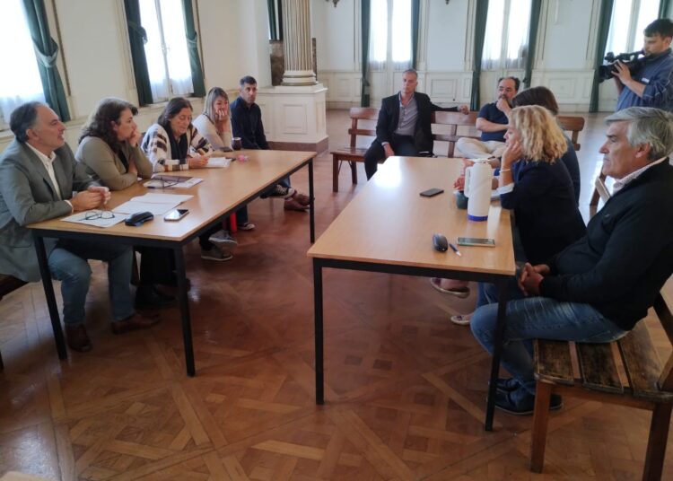 Sigue la novela por el exBorneo: ahora piden documentación para analizar qué condiciones presenta el oferente