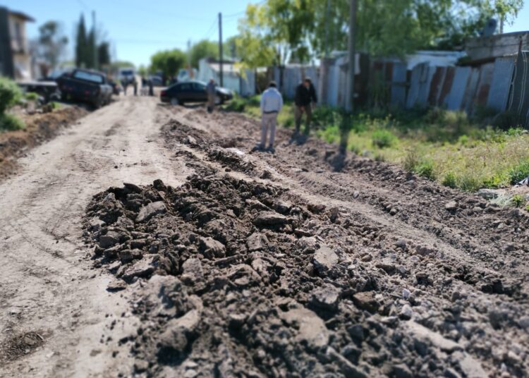 Conflicto en barrio Olimpo por la obra de desagüe: «nos va a quedar una laguna, tienen que hacerla como corresponde», se quejaron