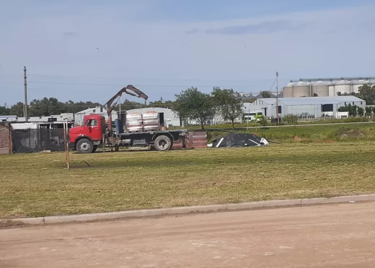Vecina denunció la presunta usurpación de un terreno en el Municipal donde funciona una canchita de fútbol