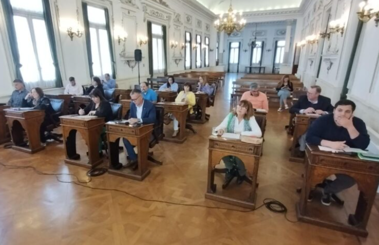 Proyecto para reducir a la mitad los concejales: Todos pide «recortar a conciencia» y en Pro reclaman «achicar el Municipio y privatizar»