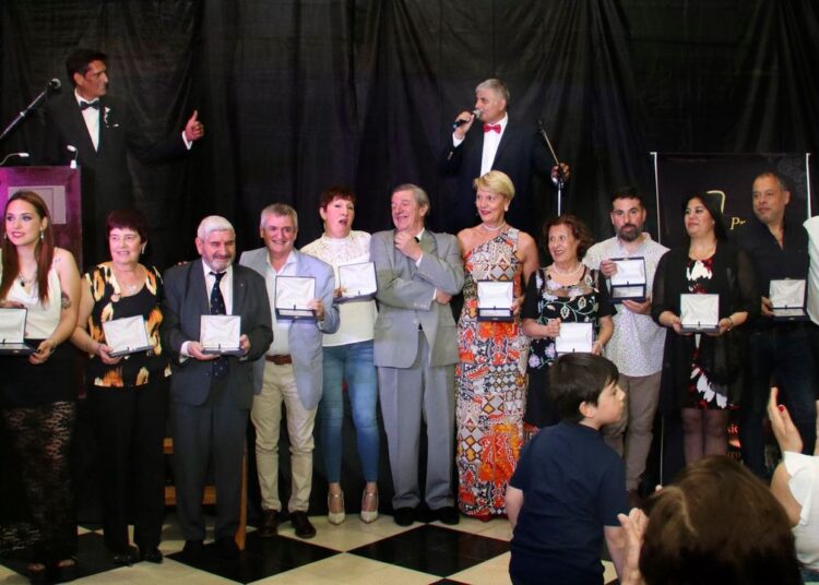 Se entregaron los Premios Platino a personalidades destacadas de la ciudad y el distrito
