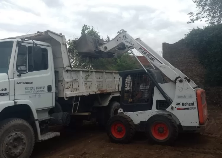 Limpiaron tres terrenos con dueño pero en estado de abandono