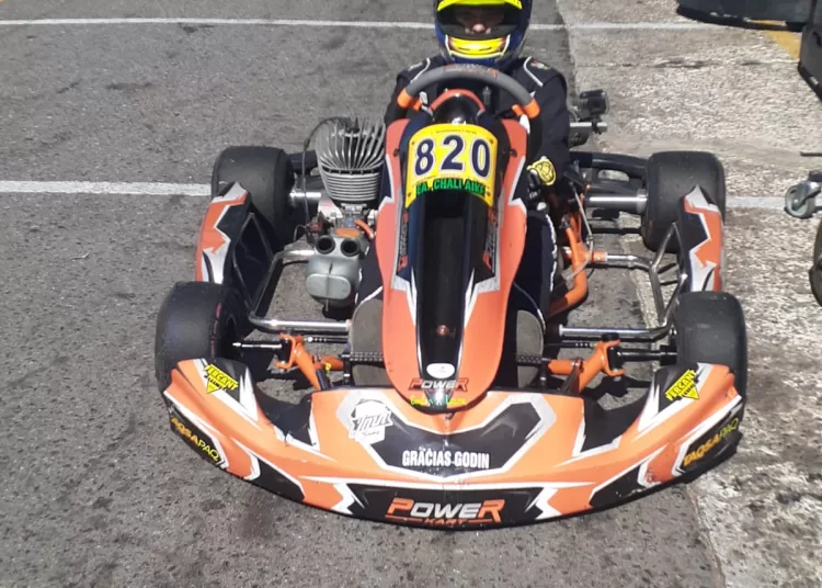 Oliva Muisse suma y sigue: la piloto local probó un karting en el Oscar y Juan Gálvez