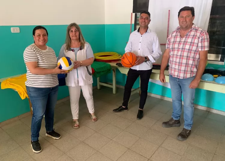 Entregaron premios a dos escuelas por el Desafío Botellas de Amor