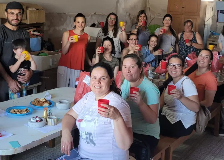 El Frutillitas cerró el año con un taller de arte navideño